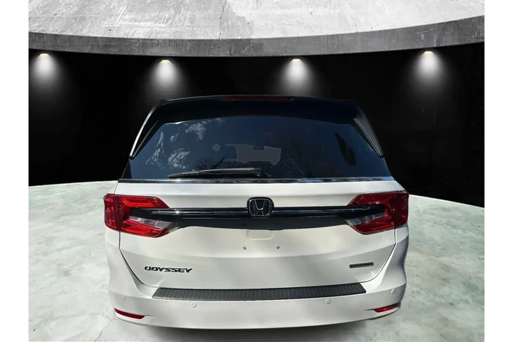$35985 : Honda Odyssey 2023 Touring 4 image 2