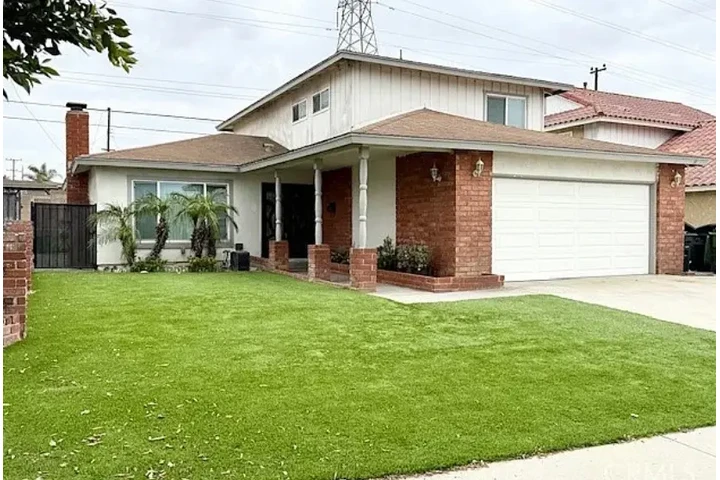 $2200 : 4 bedrooms, 2 1/2 bathrooms image 1