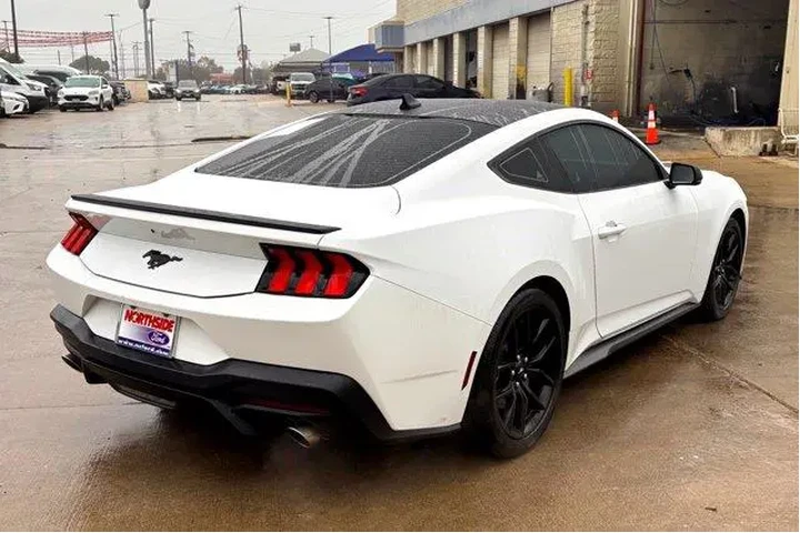 $32977 : Ford Mustang 2024 EcoBoost P image 6