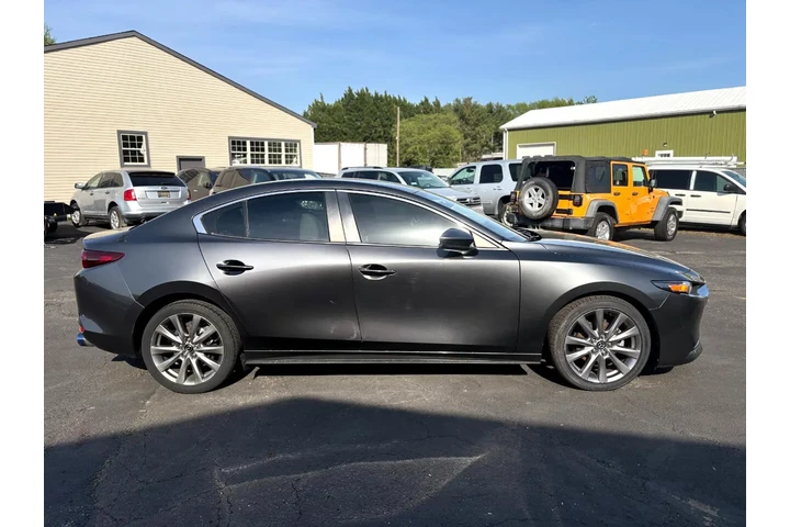 $15995 : 2019 MAZDA3 image 2