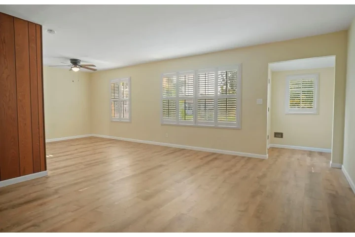 $2435 : 3 Bedroom Home in Van Ness, LA image 2