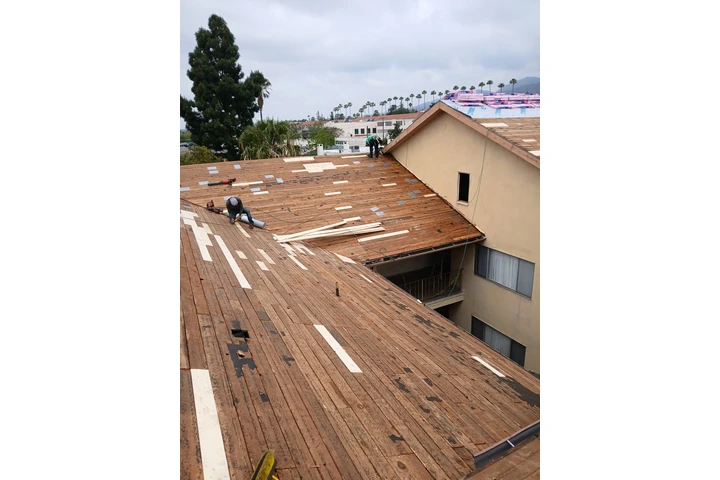 Junior's Roofing image 2