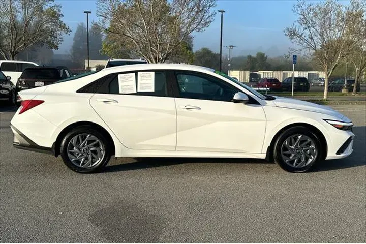 $22990 : Hyundai ELANTRA Hybrid 2025 image 3
