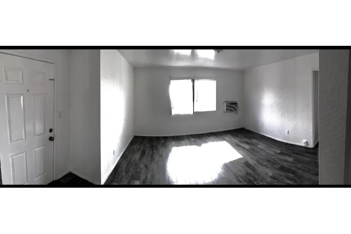 $2250 : 2+1 North Hollywood Triplex image 2