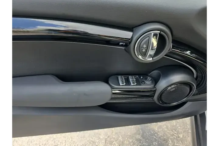 $27990 : MINI Convertible 2024 Cooper image 9