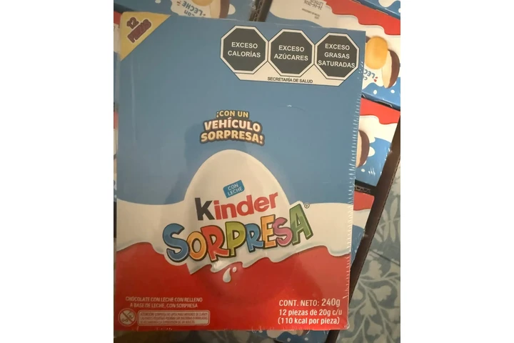 $22 : KINDER SORPRESA NIÑO •I 12 Pz image 1