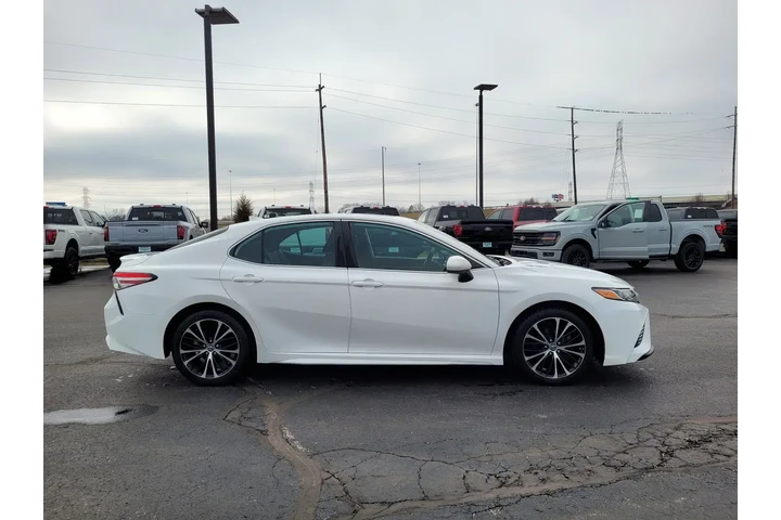 $17997 : Toyota Camry 2019 SE 4dr Sed image 2