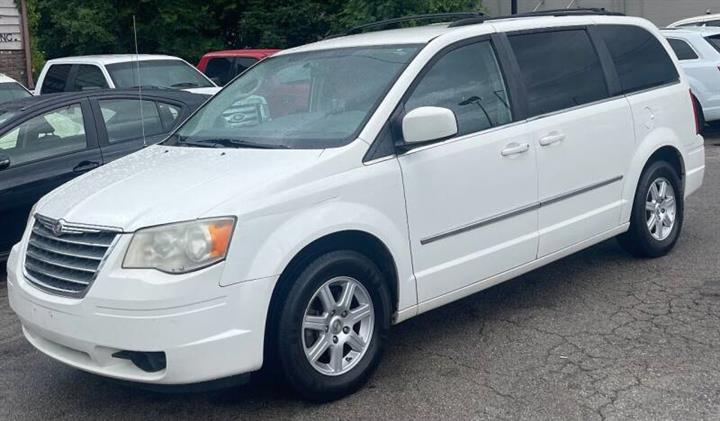 $3900 : 2010 Town and Country Touring image 1