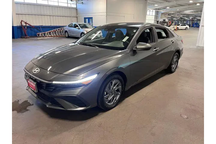 $20746 : Hyundai ELANTRA 2024 SEL 4dr image 7