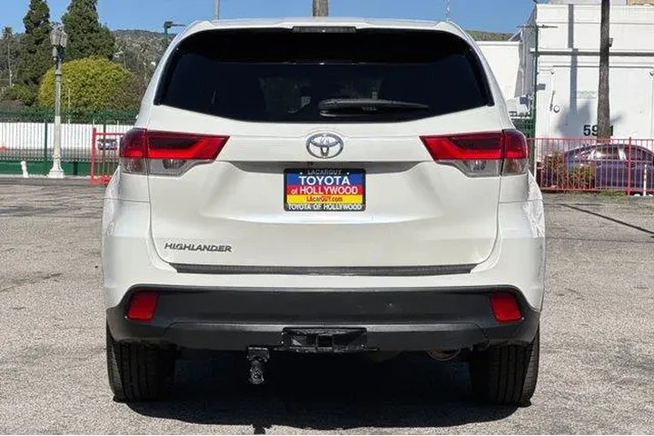 $18888 : Toyota Highlander 2019 LE 4d image 5