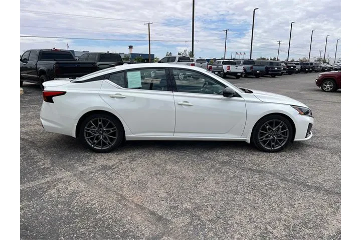 $26462 : Nissan Altima 2024 2.0 SR 4d image 9