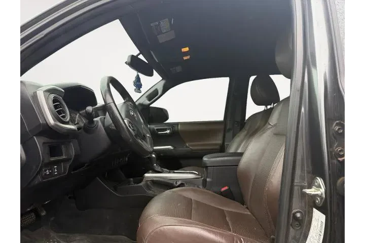 $25500 : Toyota Tacoma 2016 4x4 Limit image 9