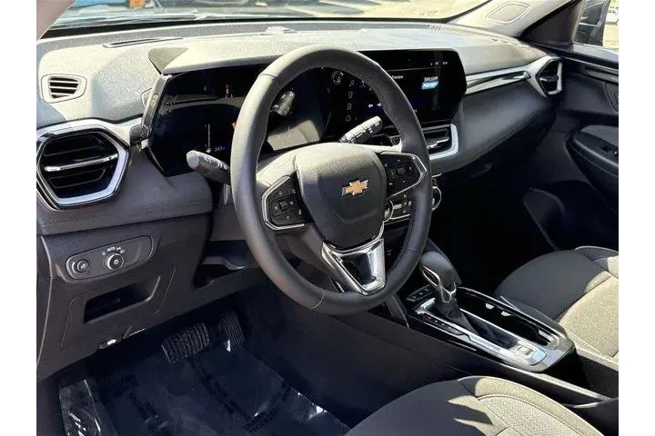 $23700 : Chevrolet Trailblazer 2025 L image 9