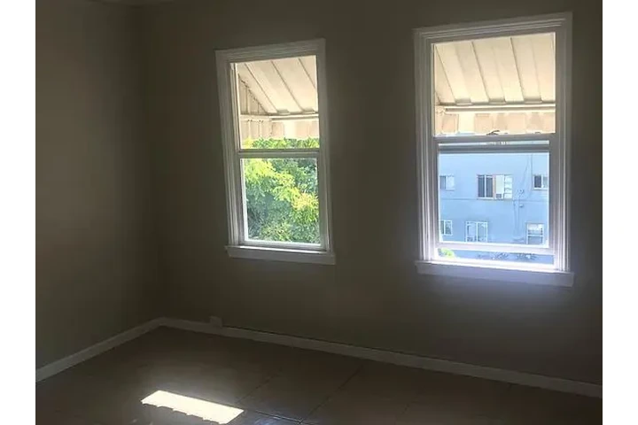 $1100 : 1 Rec en Bell Gardens image 6