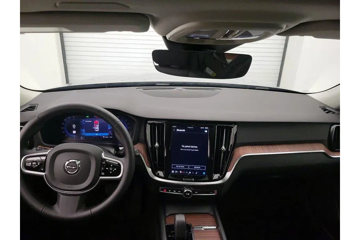 $35998 : Volvo V60 Cross Country 2025 image 9