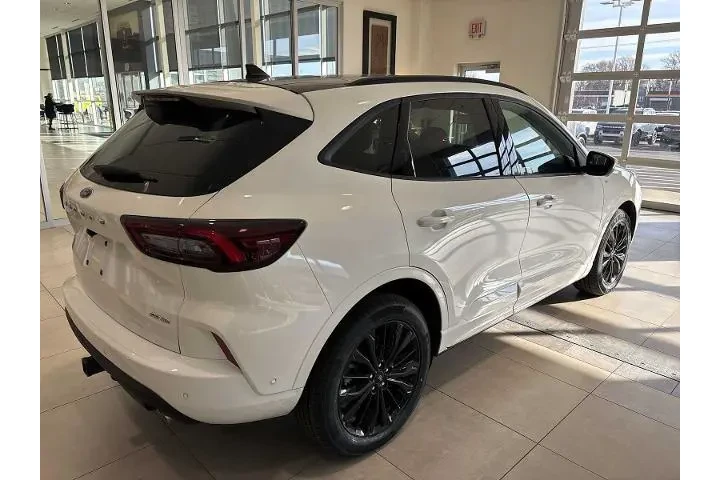 $27652 : Ford Escape 2023 AWD ST-Line image 3