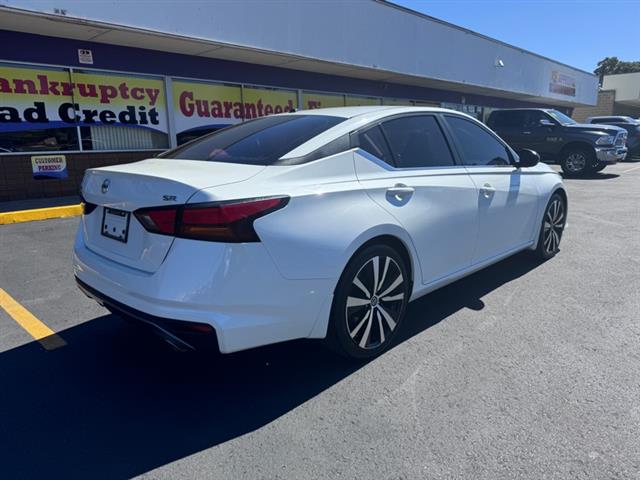 $20299 : 2019 Altima 2.5 SR Sedan image 5