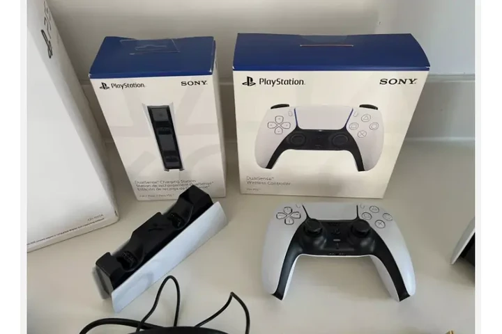 $800 : Sony PlayStation PS5 Console image 2