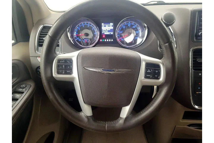 $21998 : Chrysler Town and Country 20 image 10