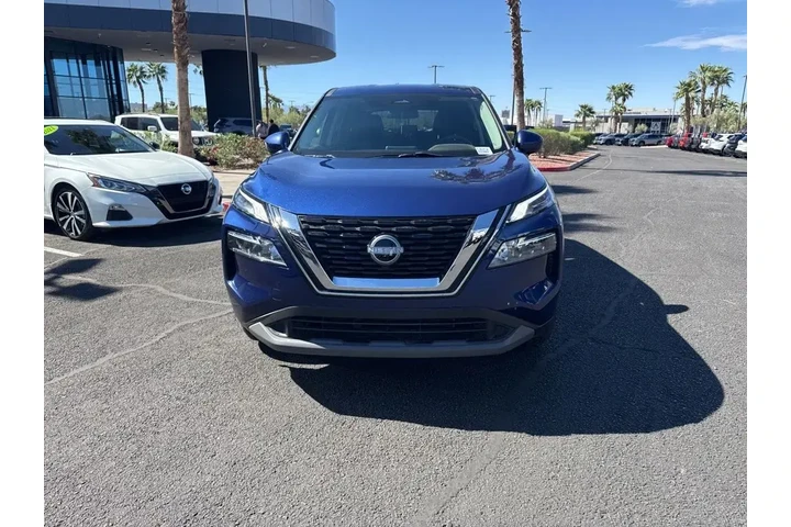 $22649 : Nissan Rogue 2023 SV 4dr Cro image 2