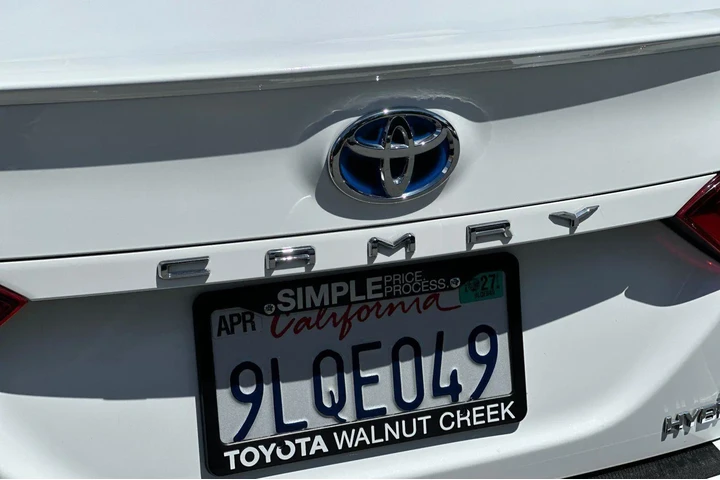$27900 : Toyota Camry Hybrid 2024 SE image 8
