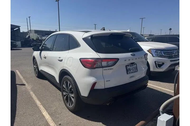 $17988 : 2022 Escape SE image 4