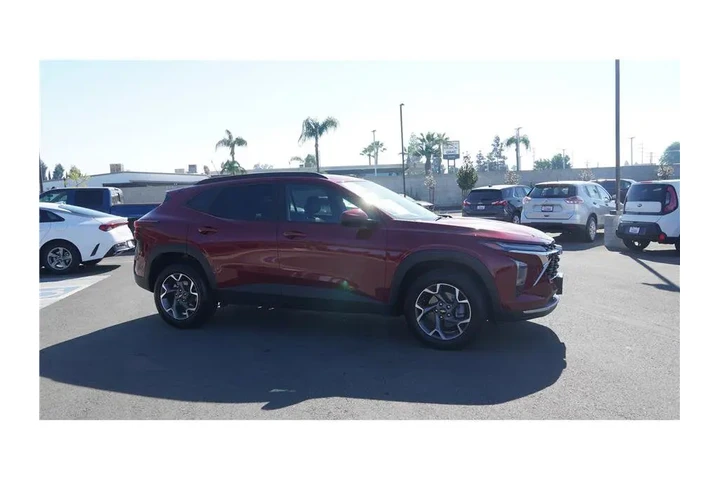 $22984 : 2025 Trax LT image 4