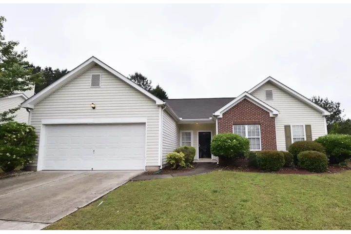 $1200 : 2Bed 2Bath Home in Atlanta, GA image 1