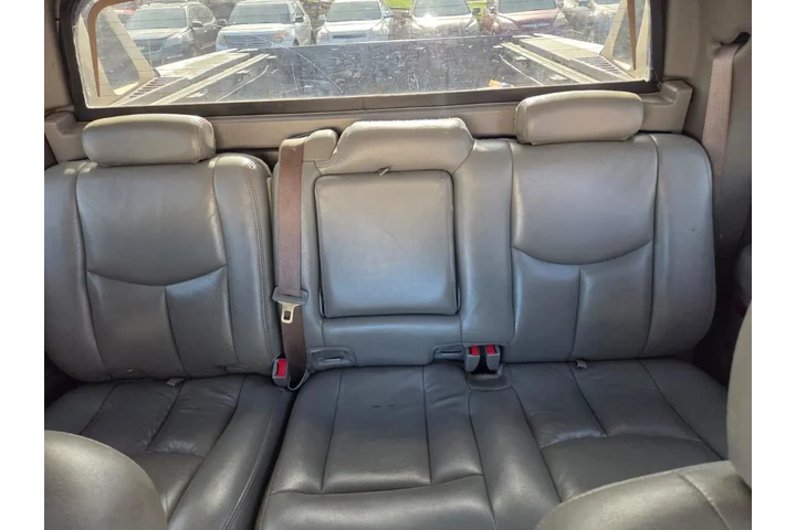 $3500 : 2005 Avalanche 1500 LS image 9