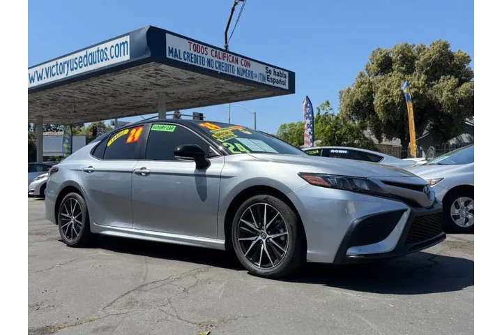 2024 Camry SE Nightshade image 5