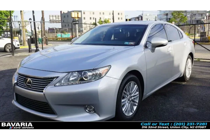 $13995 : 2015 ES 350 4dr Sdn image 3