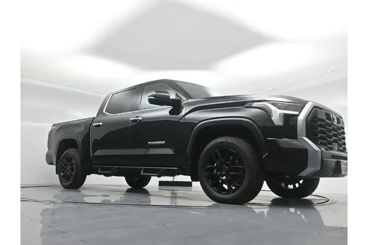 $32000 : Nissan Titan 2019 4x4 S 4dr image 3