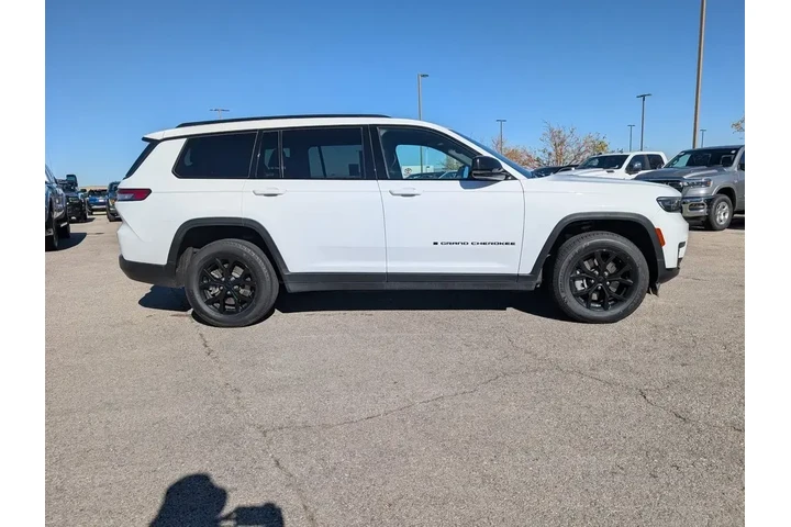 $32300 : Jeep Grand Cherokee L 2024 4 image 3