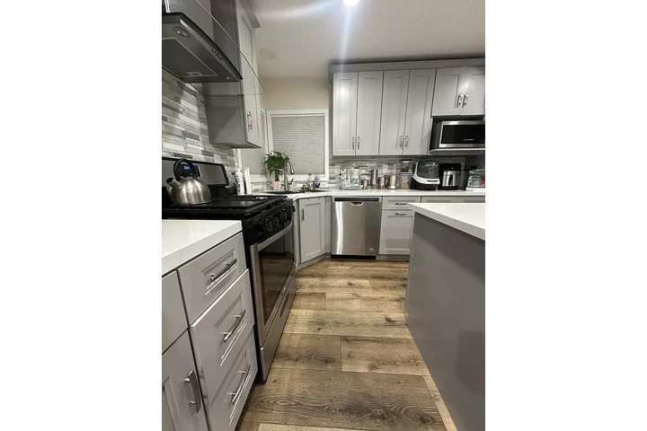 $1500 : East Los Angeles 2 & 2 Bath image 3