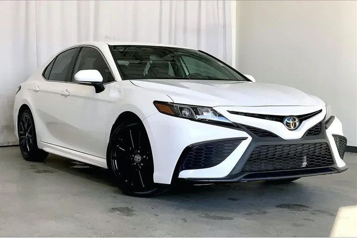 $23442 : Toyota Camry 2024 SE 4dr Sed image 1