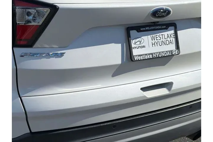 $12990 : Ford Escape 2017 Titanium 4d image 6