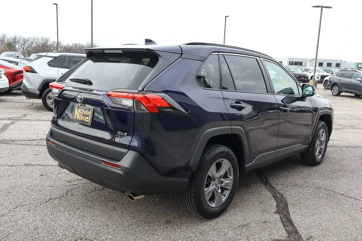 $25988 : 2024 RAV4 XLE FWD image 4