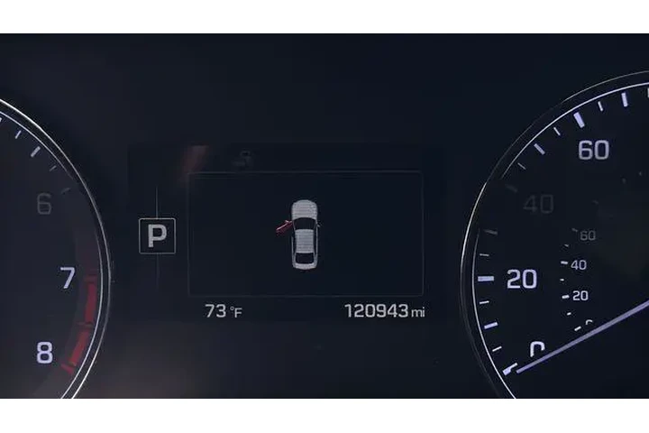 $11558 : Hyundai Genesis 2016 3.8L 4d image 9