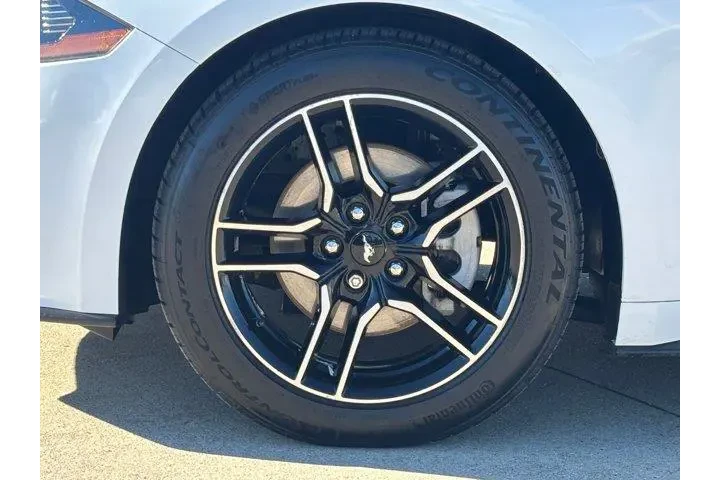 $15575 : Ford Mustang 2020 EcoBoost P image 10