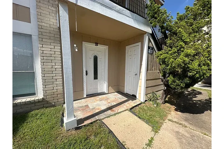 $1200 : Standard 2beds 1baths image 1