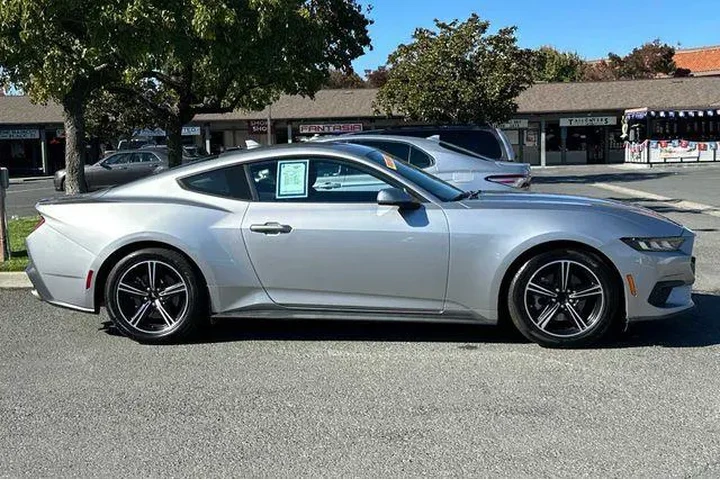$24360 : Ford Mustang 2024 EcoBoost 2 image 6