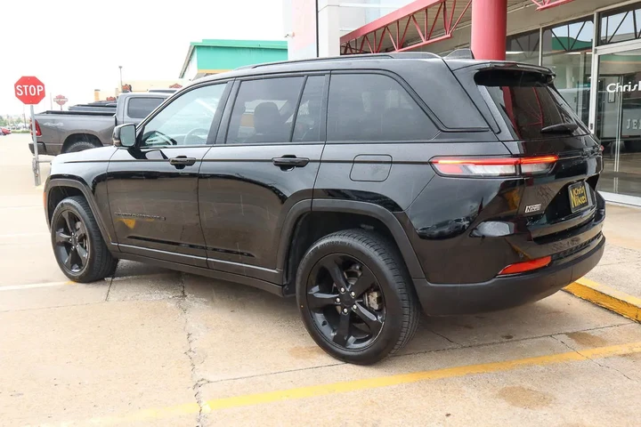 $26488 : 2023 Grand Cherokee Altitude image 6