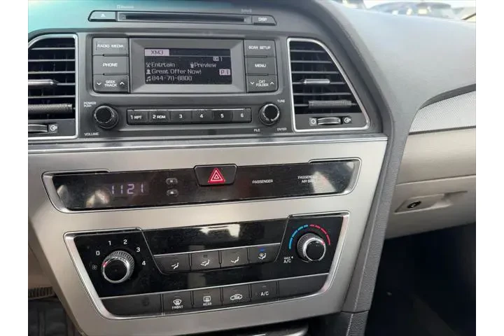 $3566 : Hyundai SONATA 2017 4dr Seda image 9