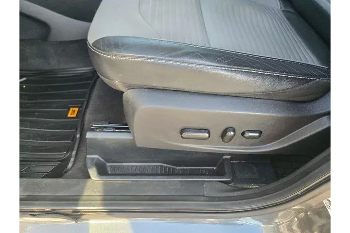 $10988 : Ford Escape 2017 SE 4dr SUV image 8