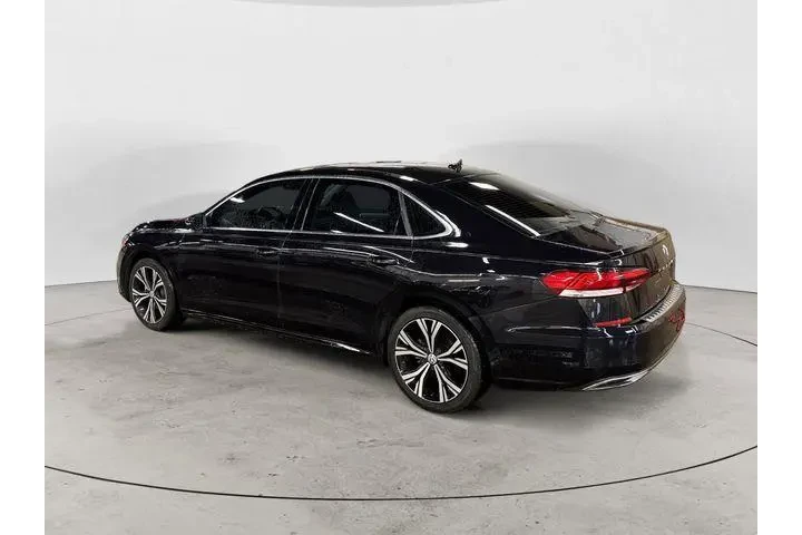 $15988 : Volkswagen Passat 2021 SE 4d image 3