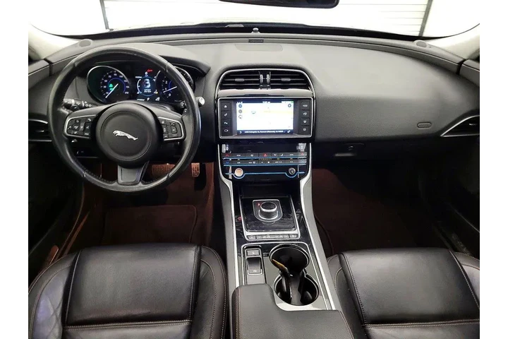 $14998 : Jaguar XE 2017 25t Prestige image 9