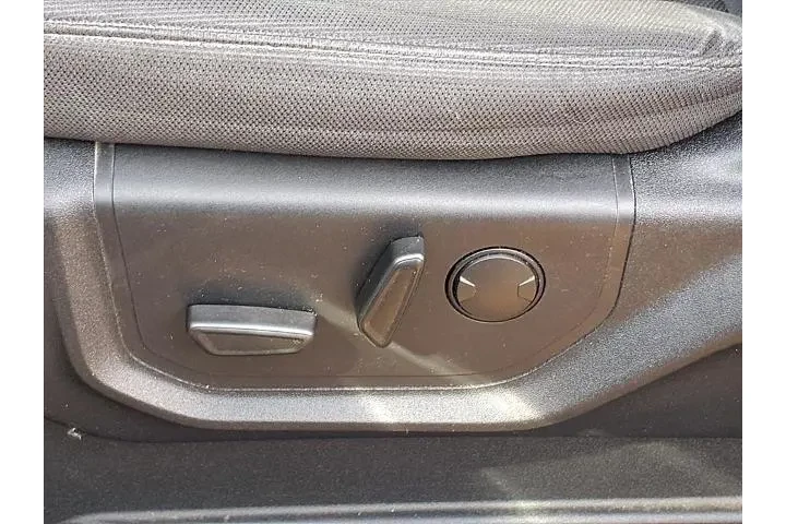 $29988 : Ford F-150 2019 4x4 XLT 4dr image 4