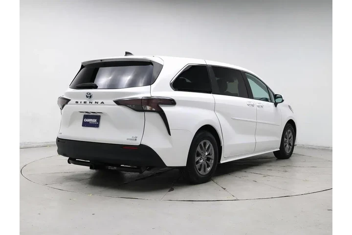 $39998 : Toyota Sienna 2024 AWD LE 8- image 8
