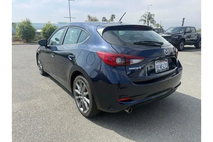 $17958 : Mazda Mazda3 2018 Touring 4d image 2