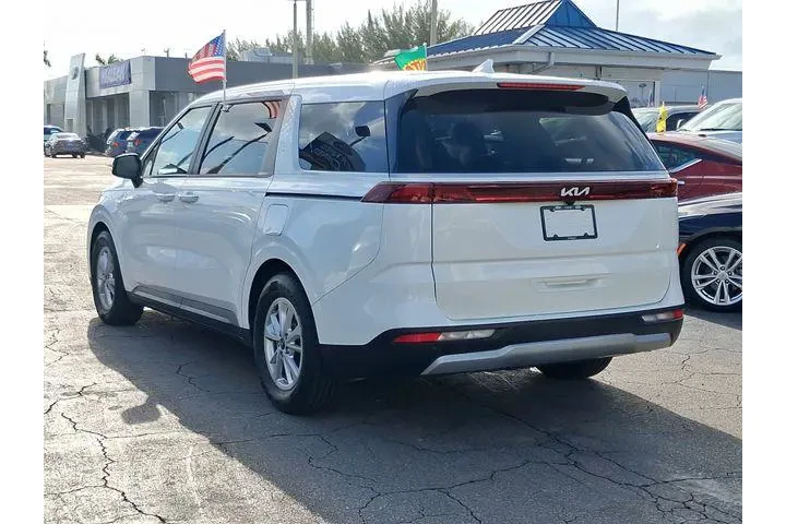 $19590 : Kia Carnival 2023 LX 4dr Min image 3